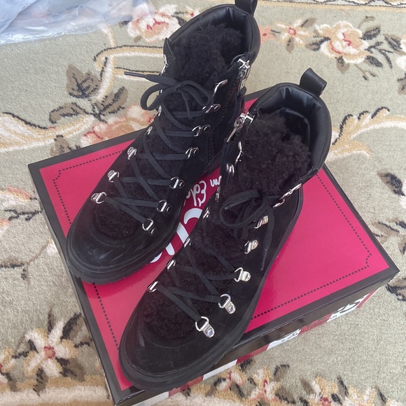 Boots - Picture 11 of 11